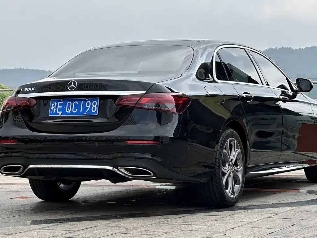 Mercedes-Benz E-Class 2022 — фото 11