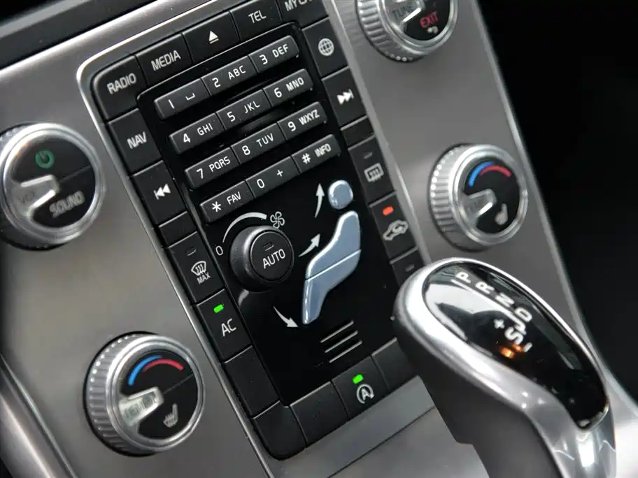 Volvo S60 2016 — фото 10