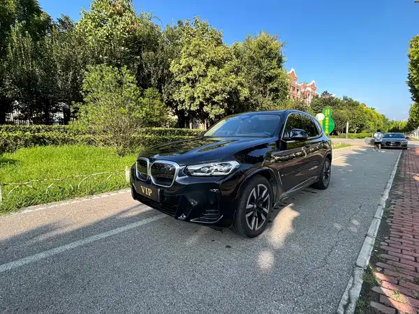 BMW iX3 2023