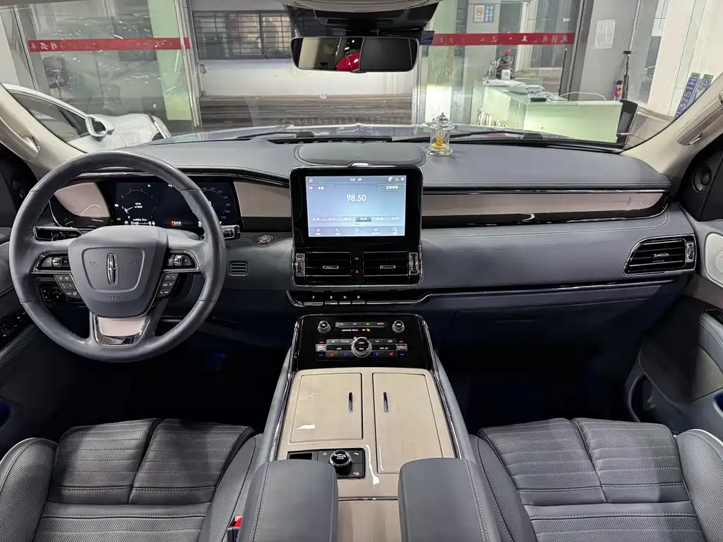 Lincoln Navigator 2022 — фото 15