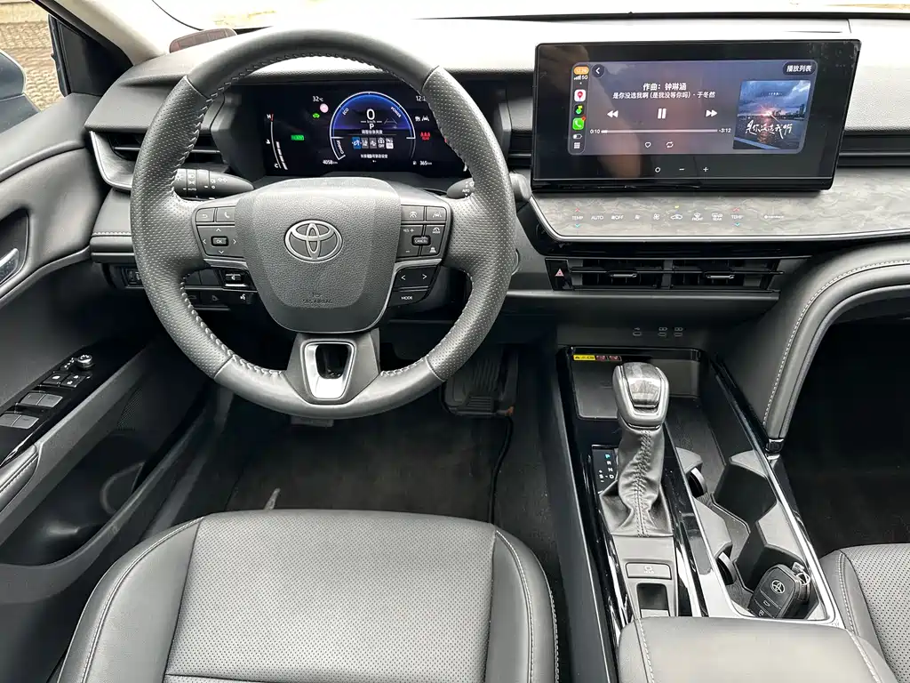Toyota Camry 2024 — фото 26