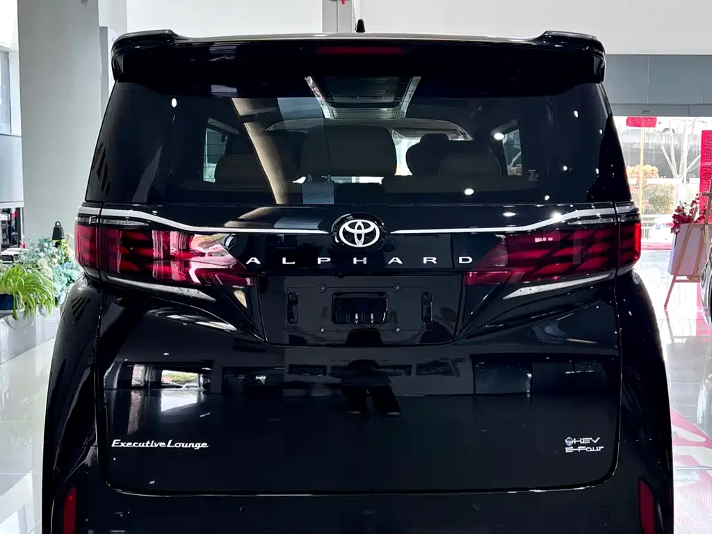 Toyota Alphard — фото 16