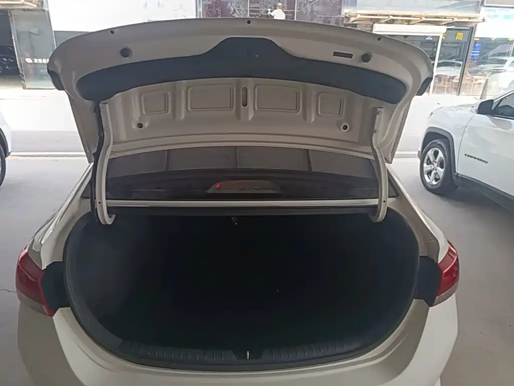 Hyundai Verna 2018 — фото 19