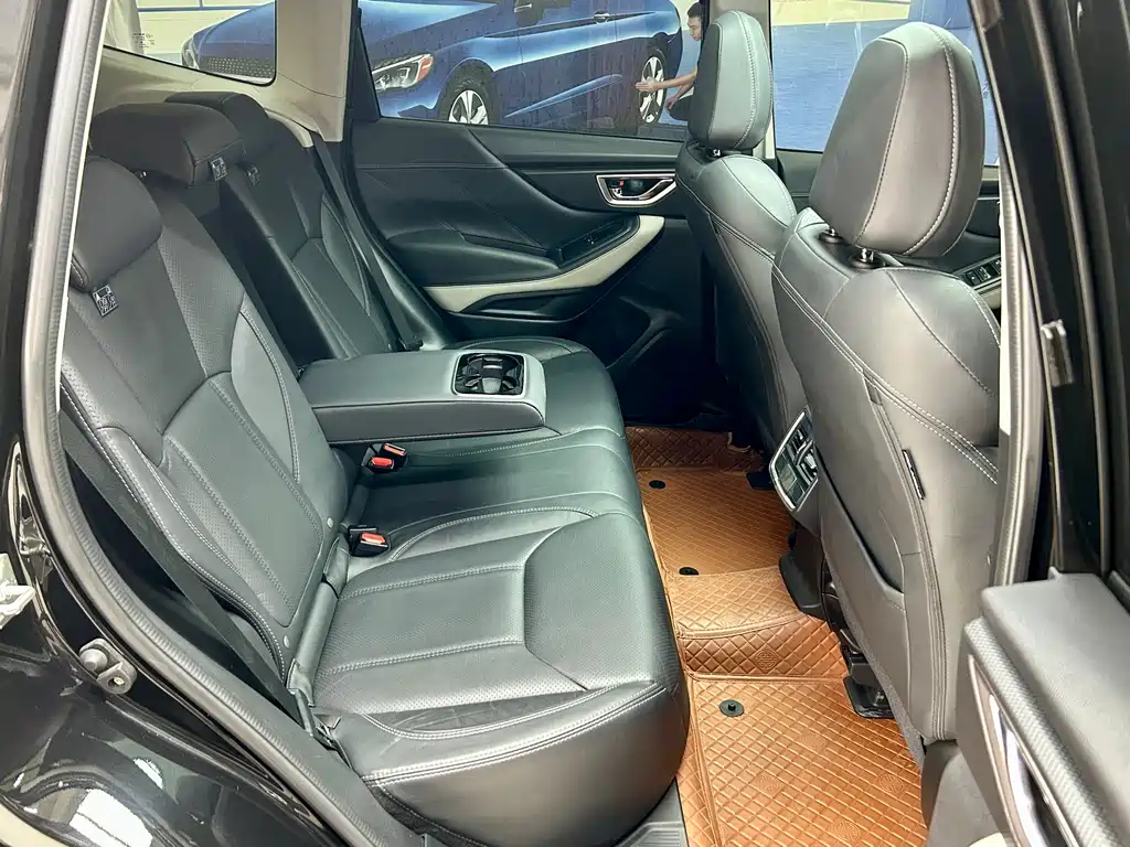 Subaru Forester 2023 — фото 12