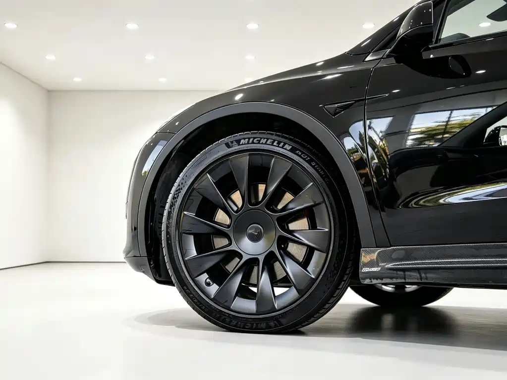 Tesla Model Y 2023 — фото 11