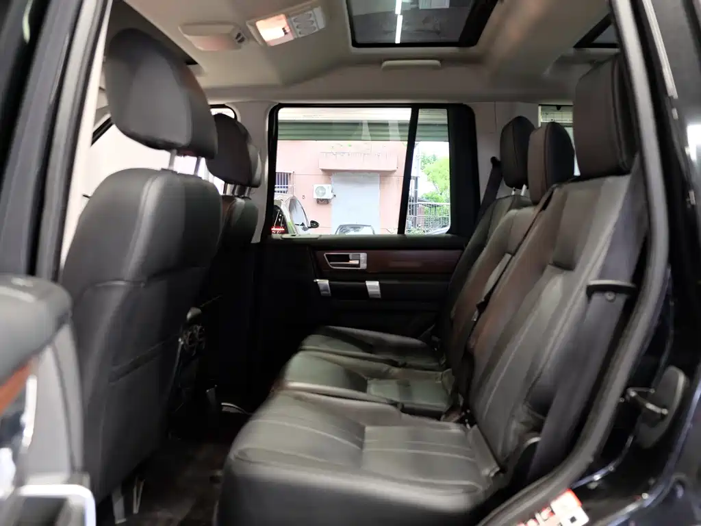 Land Rover Discovery 2016 — фото 18