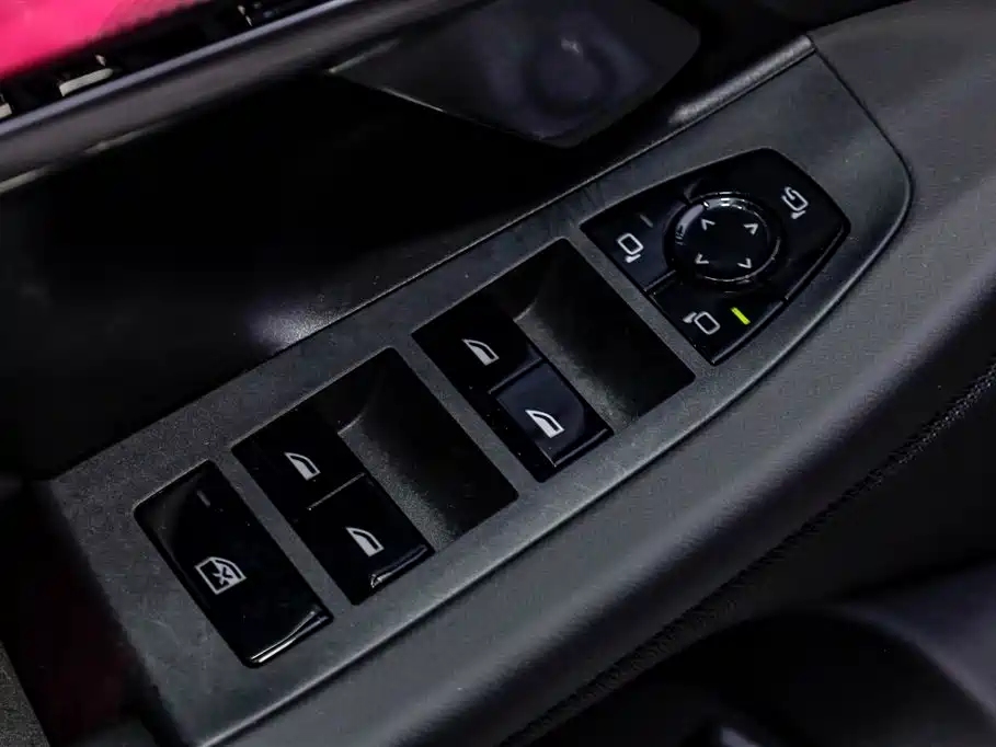 BMW 5 Series 2025 — фото 12