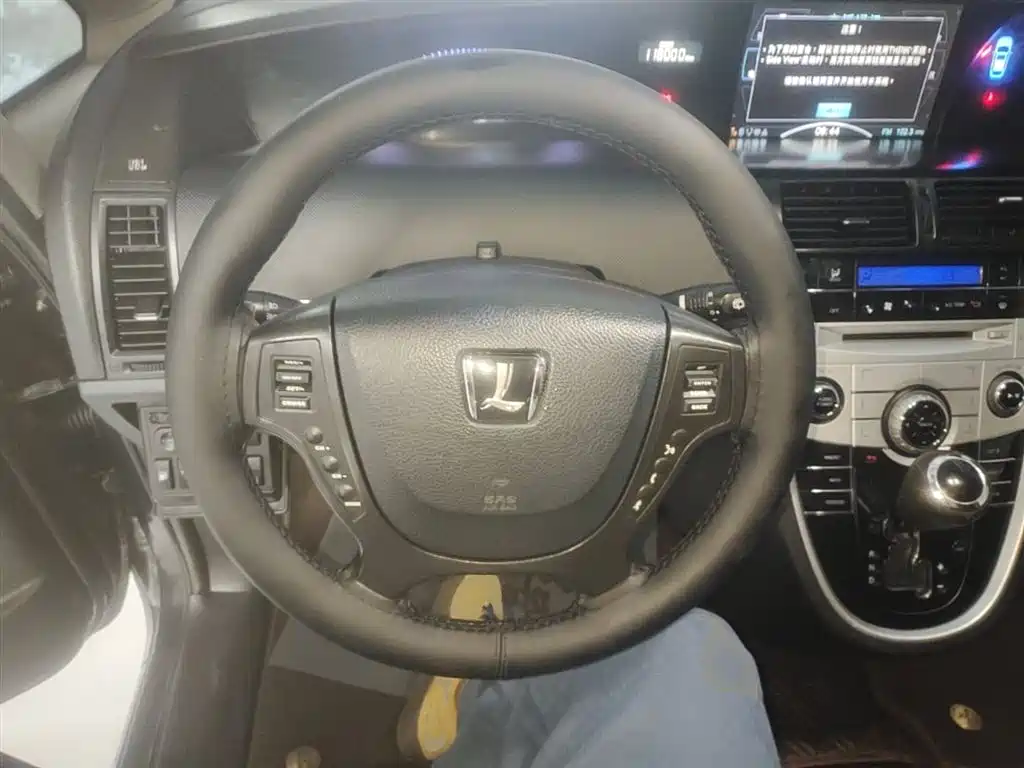 Luxgen Big 7 MPV 2015 — фото 11