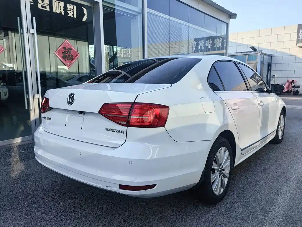 Volkswagen Sagitar 2016
