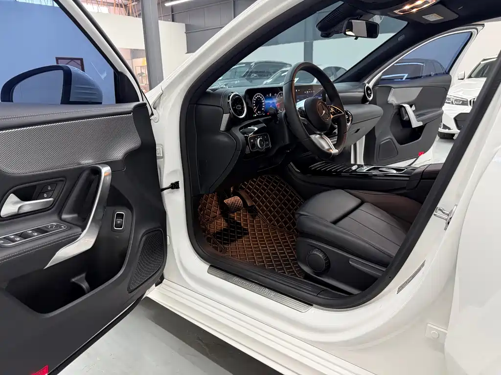 Mercedes-Benz A-Class 2023 — фото 9