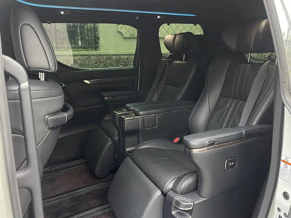 Toyota Vellfire 2020 — фото 10