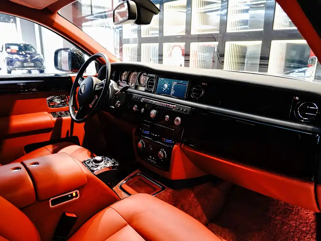 Rolls-Royce Phantom 2014 — фото 13