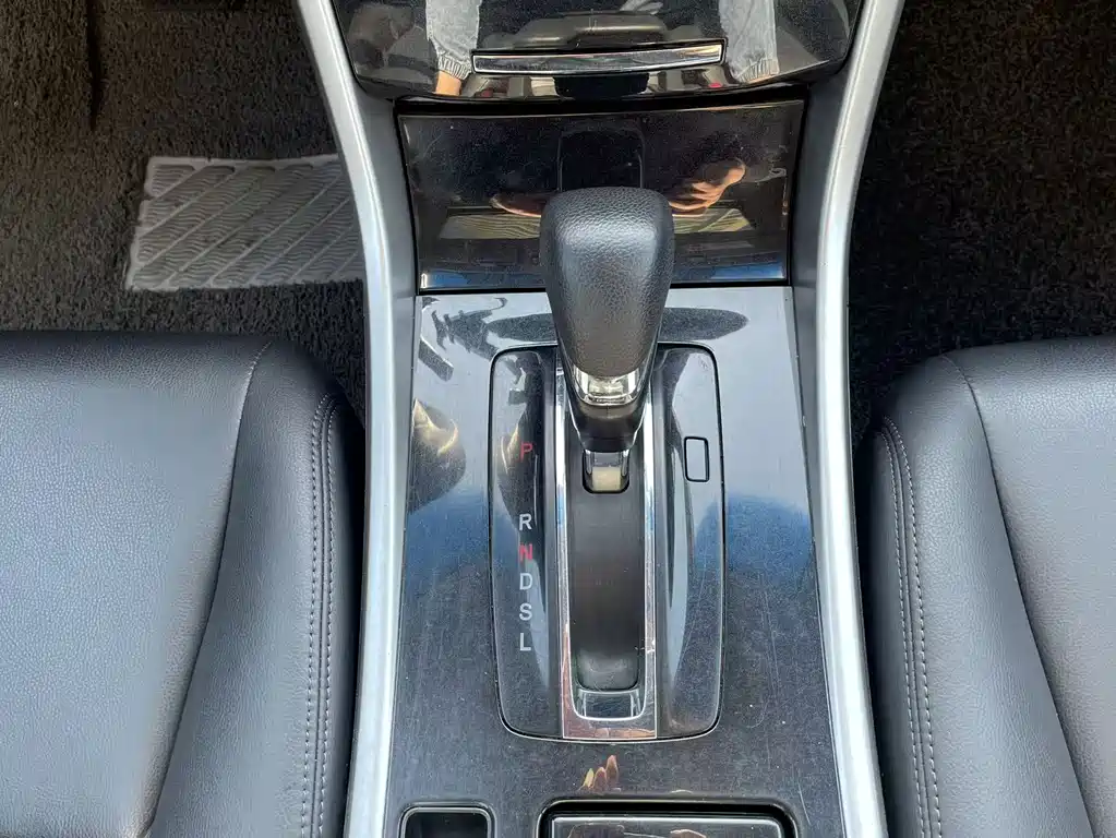 Honda Accord 2017 — фото 20