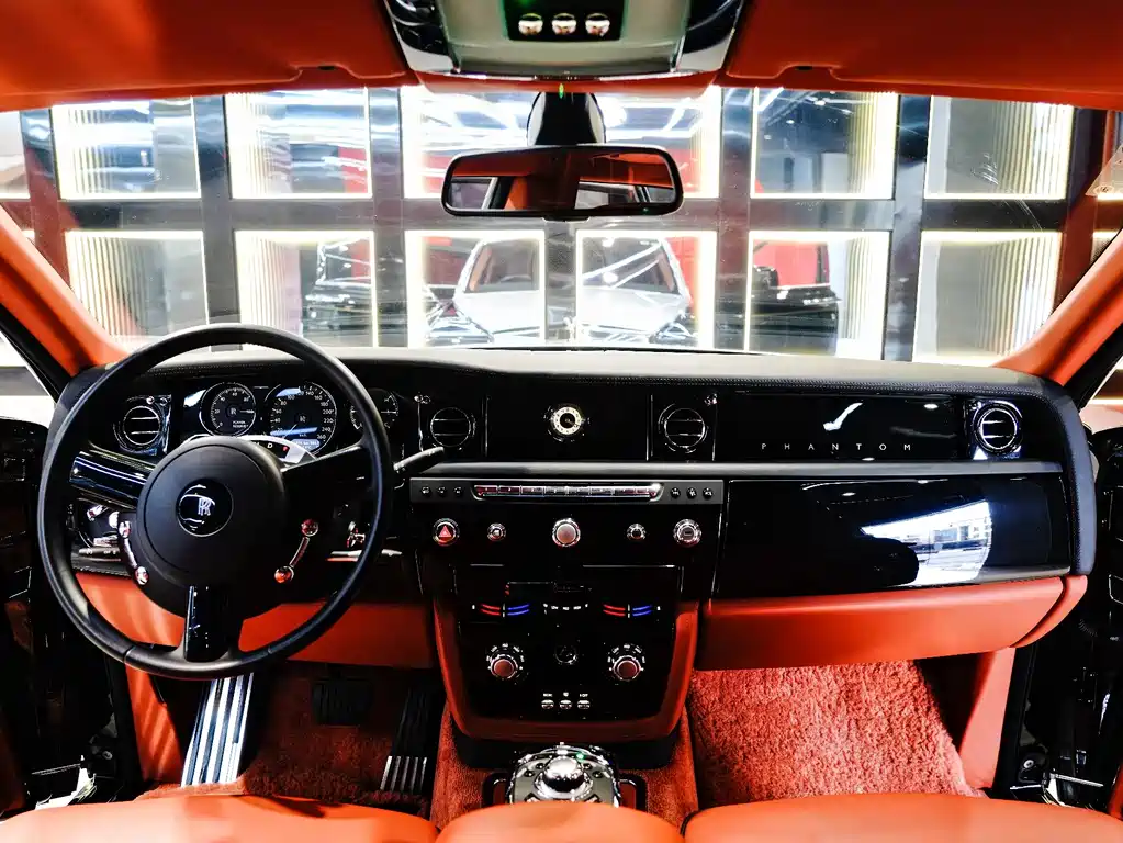 Rolls-Royce Phantom 2014 — фото 18