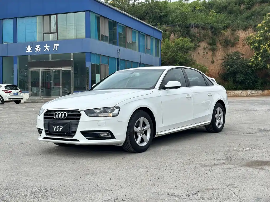 Audi A4L 2016 — фото 1