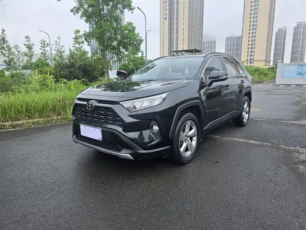 Toyota RAV4 2021 — фото 1