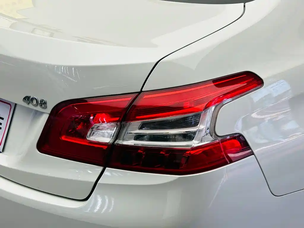 Peugeot 408 2017 — фото 12