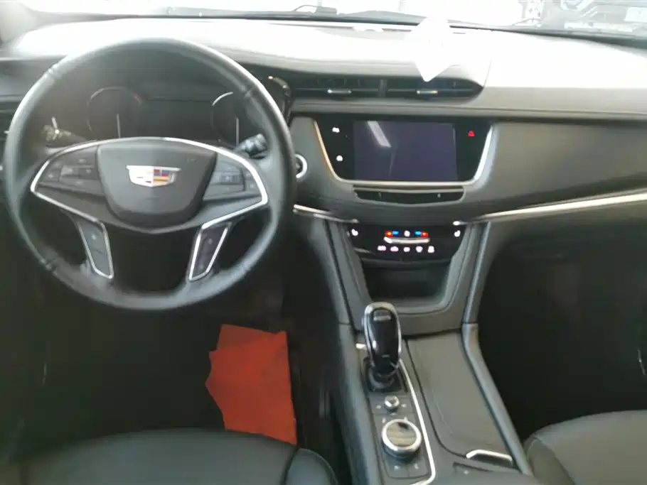 Cadillac XT5 2019 — фото 12