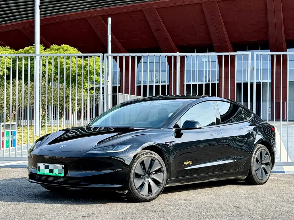 Tesla Model 3 2024 — фото 1