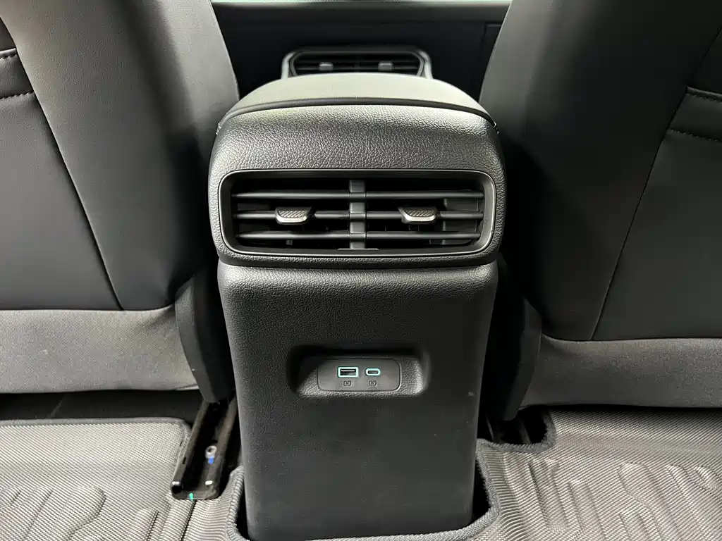 BYD Seal 05 DM-i 2025 — фото 17