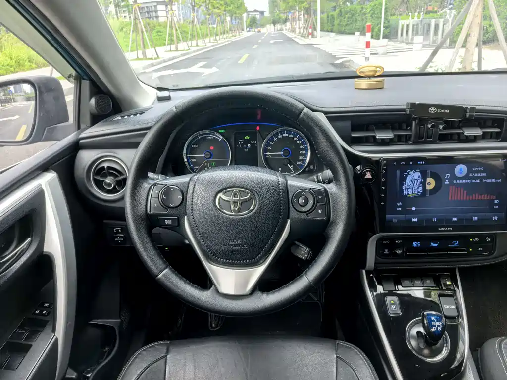 Toyota Corolla Hybrid 2019 — фото 11