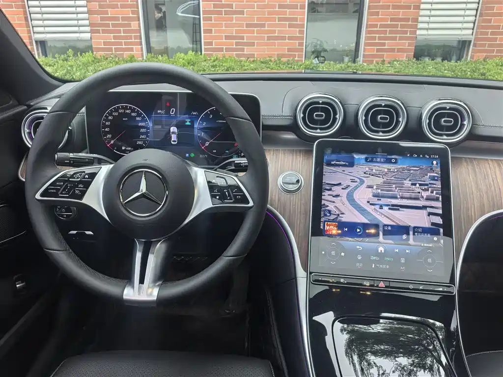 Mercedes-Benz C-Class 2025 — фото 17