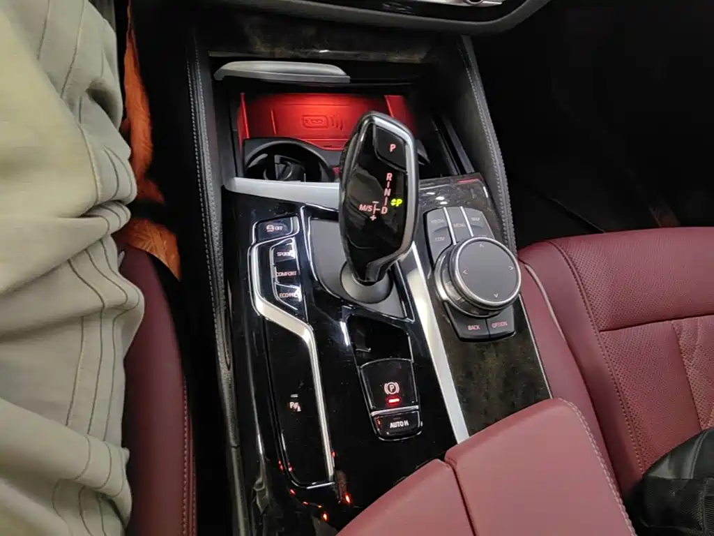 BMW 5 Series 2021 — фото 14