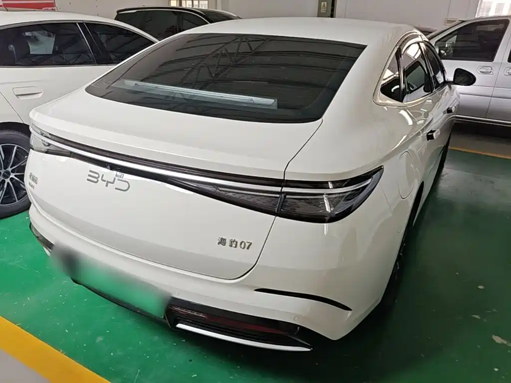 BYD Seal 07 DM-i 2025 — фото 6