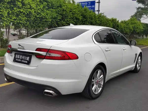 Jaguar XF 2015