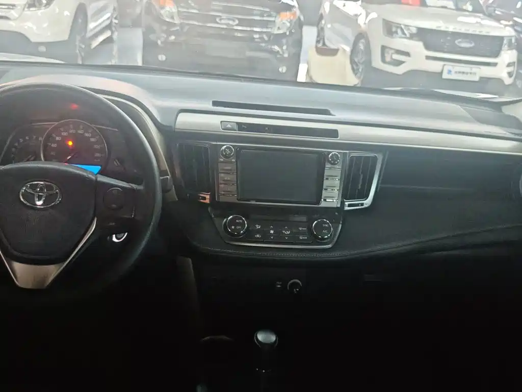Toyota RAV4 2016 — фото 16
