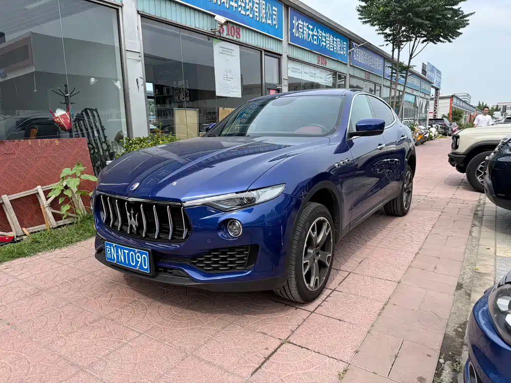 Maserati Levante 2021 — фото 1