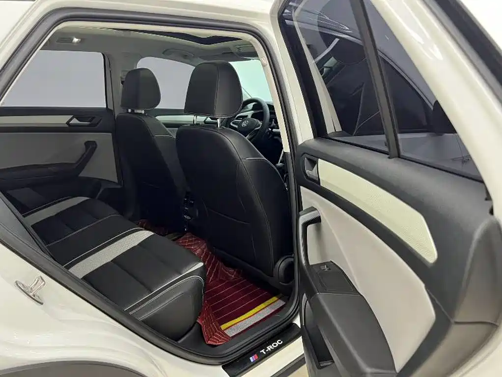 Volkswagen T-Roc 2023 — фото 12