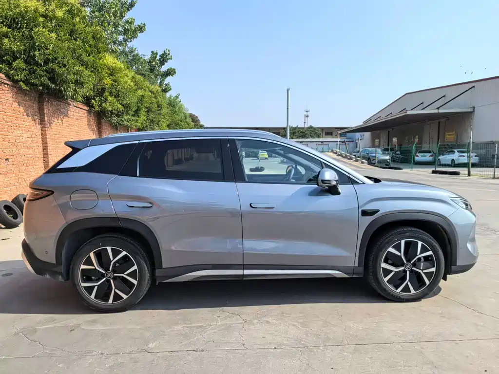 BYD L DM-i 2025 — фото 11