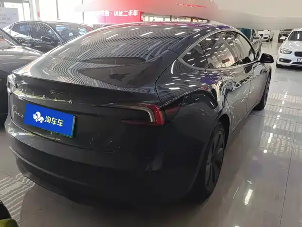 Tesla Model 3 2024