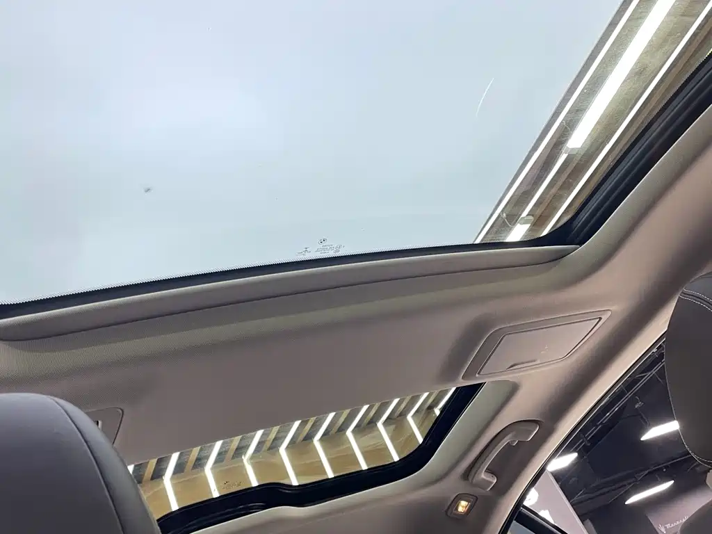 BMW 5 Series 2018 — фото 12