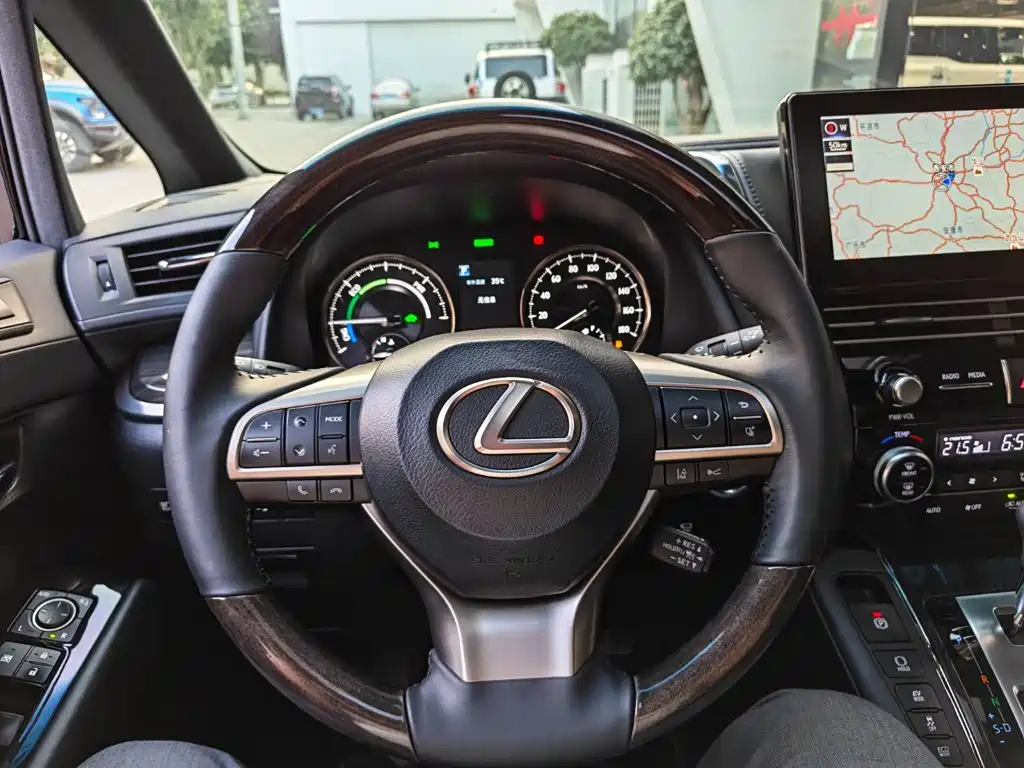 Lexus LM 2022 — фото 12