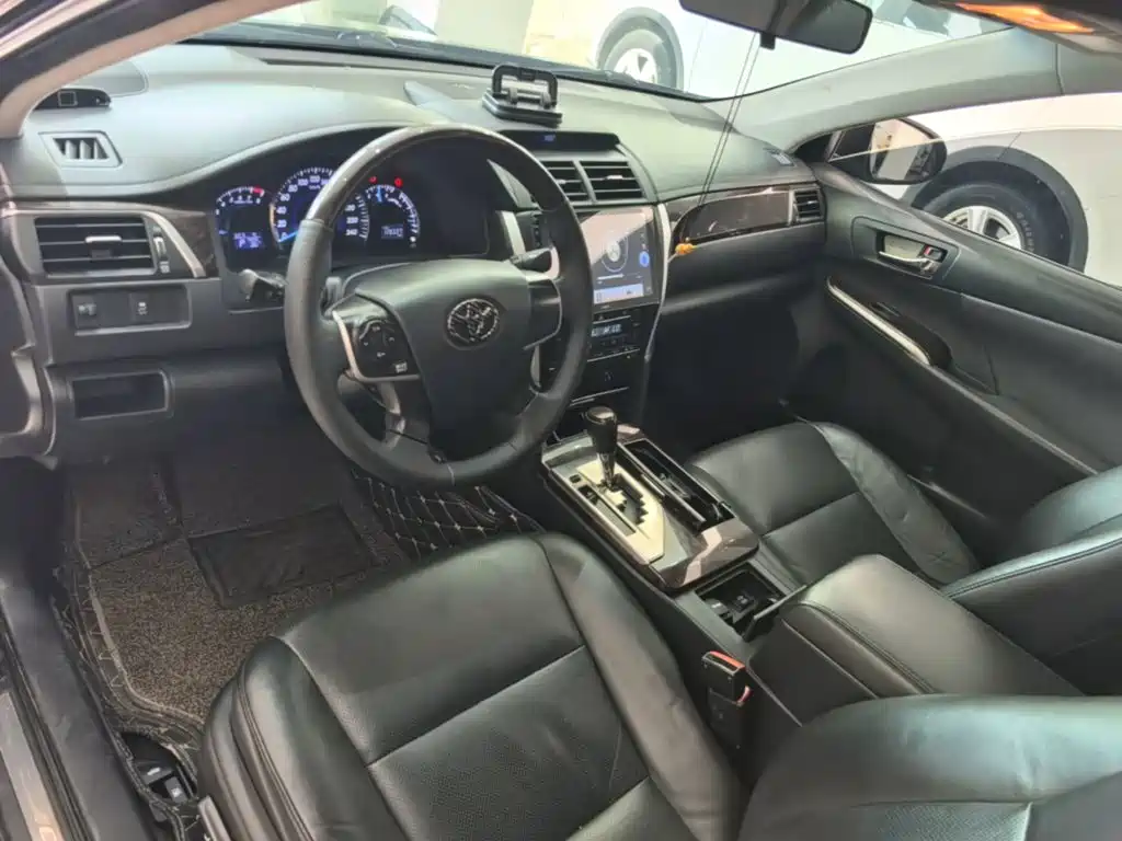 Toyota Camry 2015 — фото 10