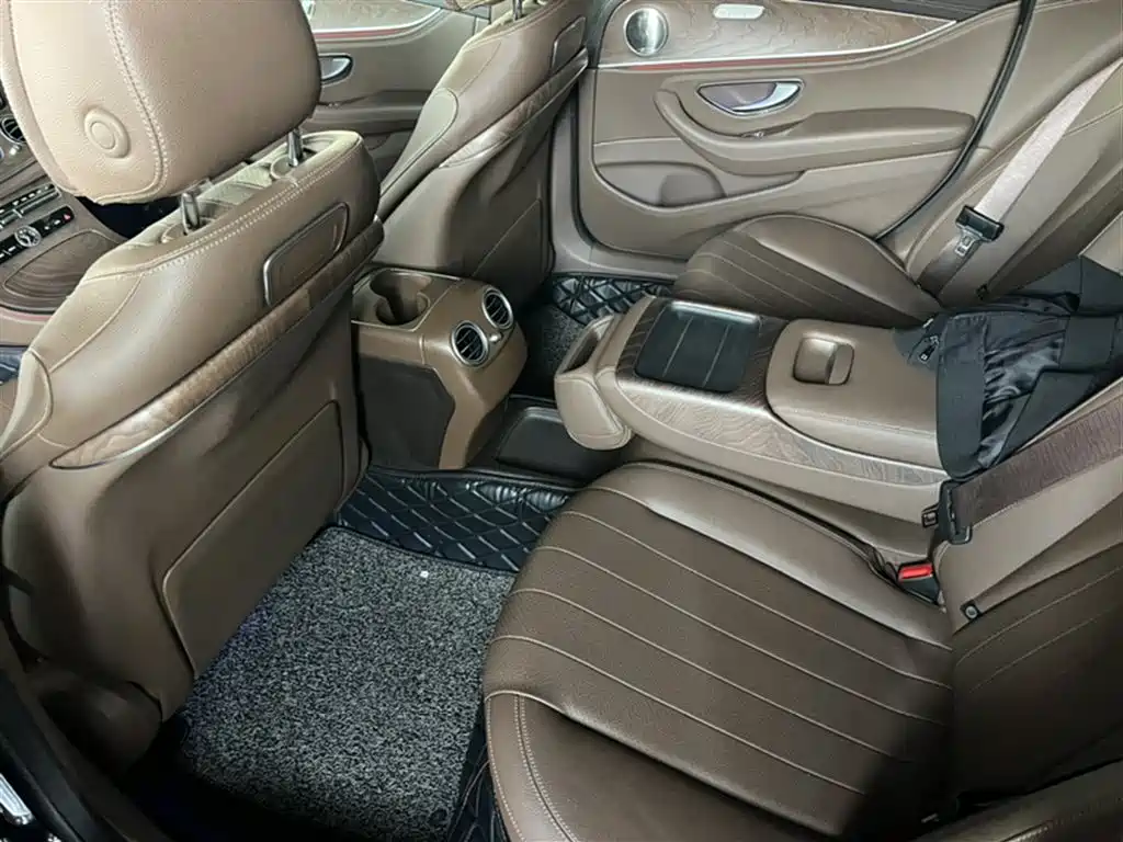 Mercedes-Benz E-Class 2018 — фото 19