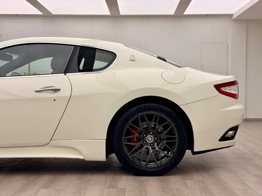 Maserati GranTurismo 2013 — фото 7