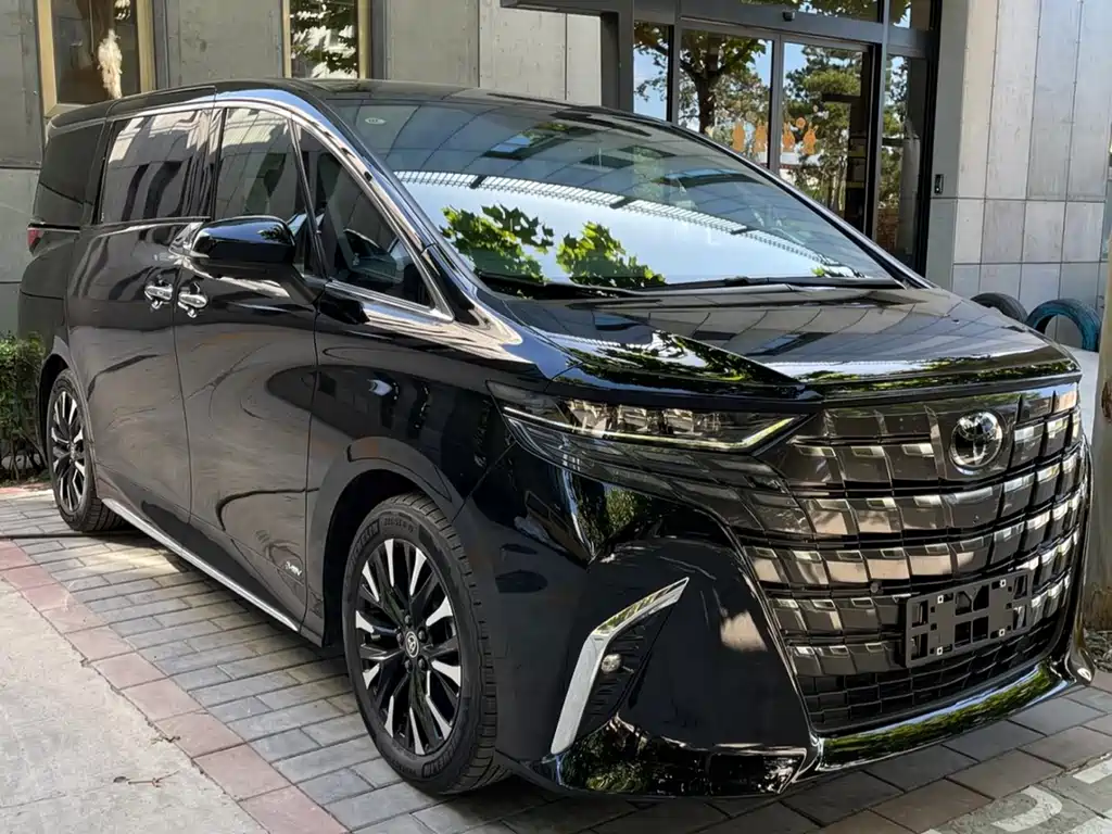 Toyota Alphard — фото 3