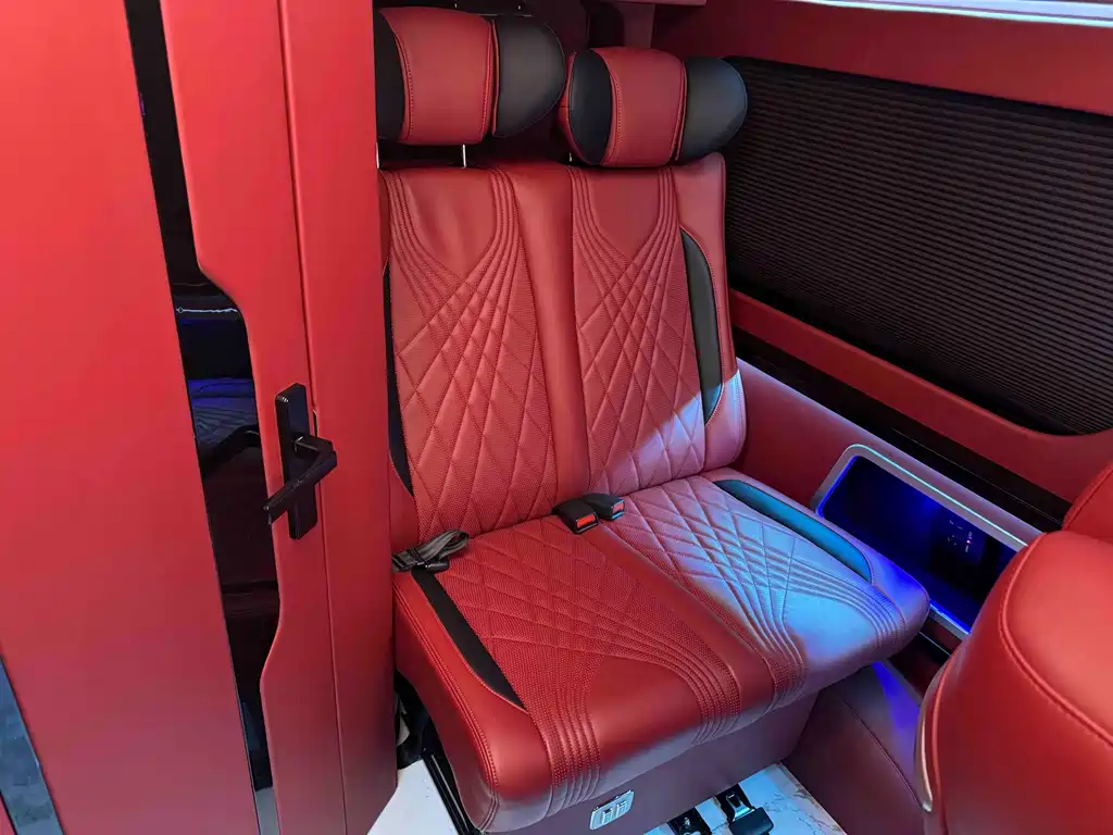 Toyota Hiace 2024 — фото 12