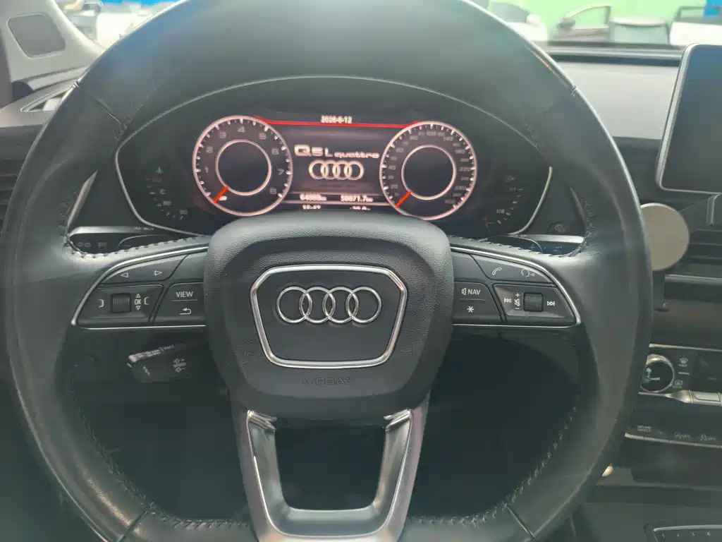 Audi Q5L 2020 — фото 10