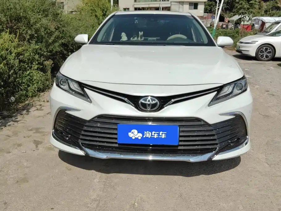 Toyota Camry 2023 — фото 2