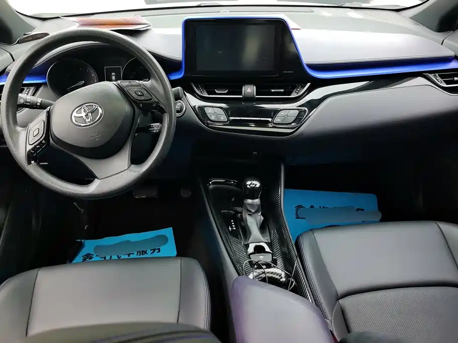 Toyota C-HR 2020 — фото 12
