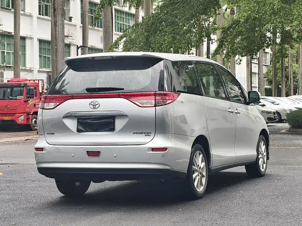 Toyota Previa 2015 — фото 18