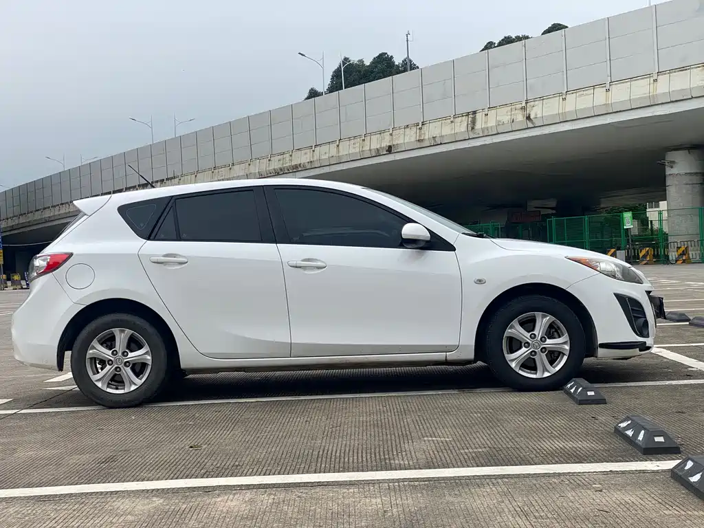 Mazda 3 Xingcheng 2015 — фото 7