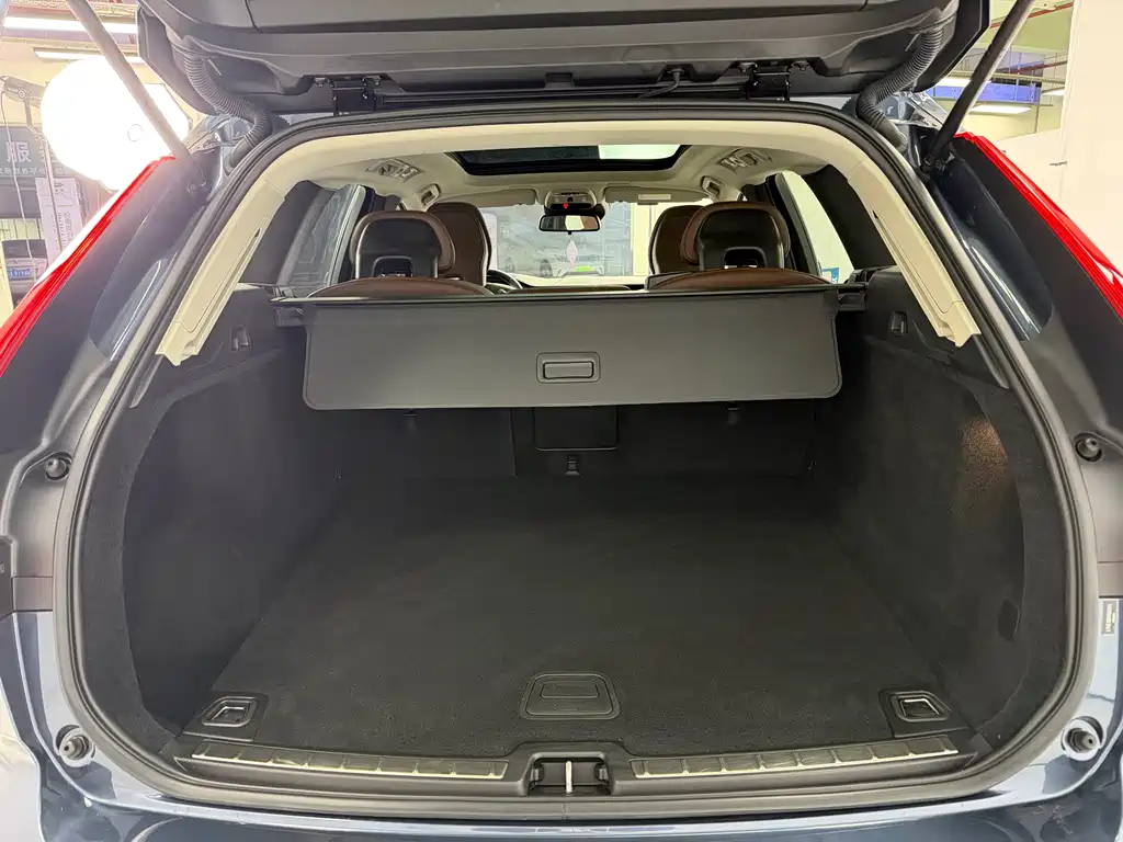 Volvo XC60 2019 — фото 10