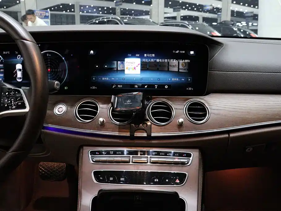 Mercedes-Benz E-Class 2023 — фото 11