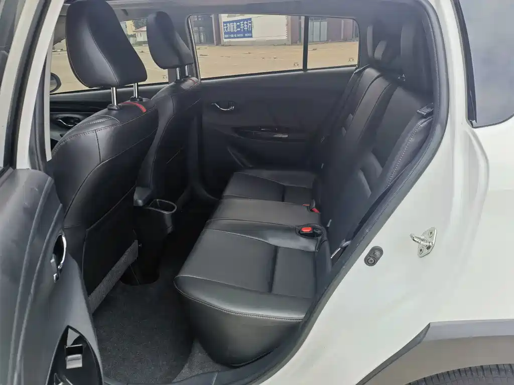 Toyota Yaris L 2021 — фото 12