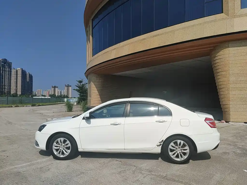 Geely Emgrand 2014 — фото 10